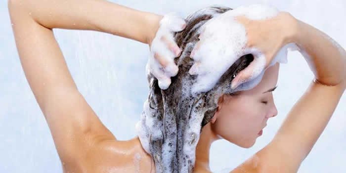 antes-de-escovar-lavar-bem-os-cabelos