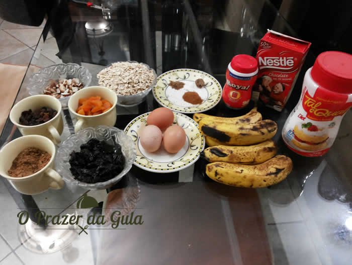 receita-bolo-de-banana-sem-farinha-sem-leite-sem-gordura-com-damasco-e-castanha-ingredientes