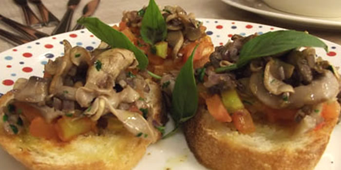 Bruschetta de Tomate e cogumelo Paris