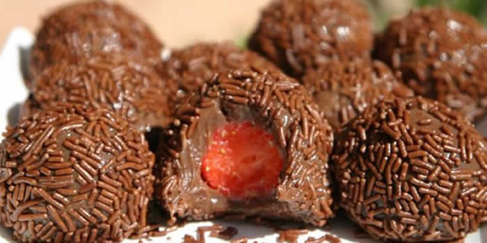 brigadeiro-recheado-com-morango